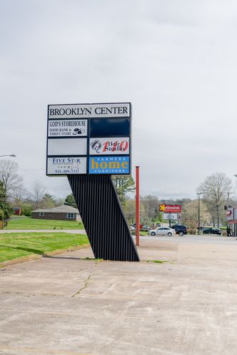 Brooklyn Shopping Center: 923-951 East College Street, Pulaski, TN 38478
